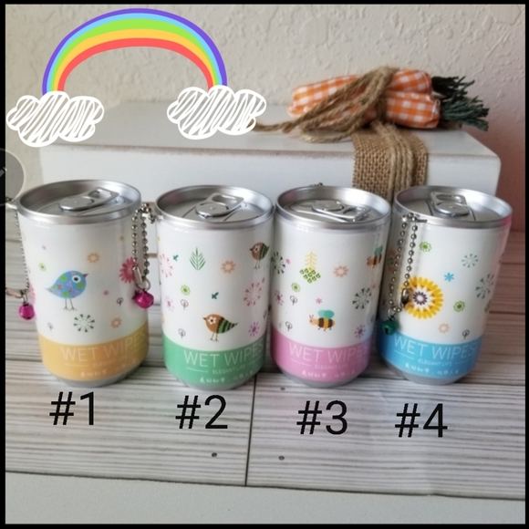 Mini Wet Wipes With Canister Keychain, Spring Design Mini Wipe Dispenser New - Picture 1 of 8